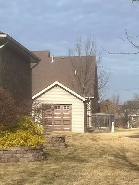 Exterior - 10406 Silver Maple Dr, Saint John, IN 46373 photo 3 of 6
