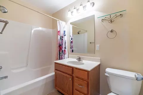 Bath - 648 Beech Ct, Lowell, IN 46356 photo 1 of 4
