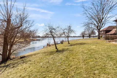 Exterior - 2513 E Lakeshore Dr #7, Crown Point, IN 46307 photo 3 of 3