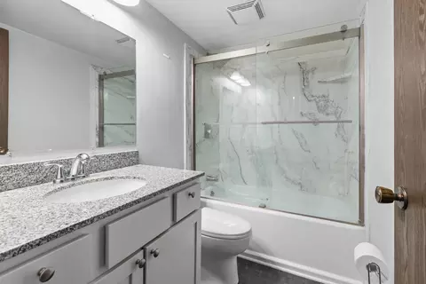 Bath - 2513 E Lakeshore Dr #7, Crown Point, IN 46307 photo 1 of 1