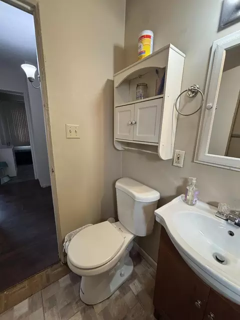 Bath - 7717 Beech Ave, Hammond, IN 46324 photo 3 of 3
