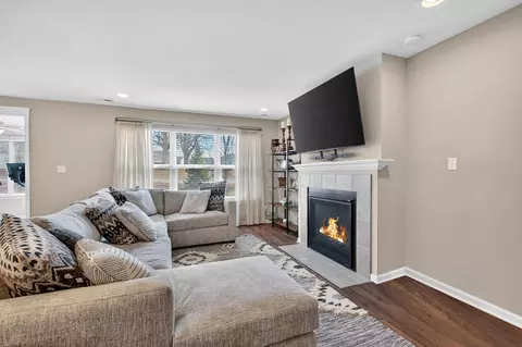 Living - 2310 Hudson Rd, Valparaiso, IN 46385 photo 1 of 2
