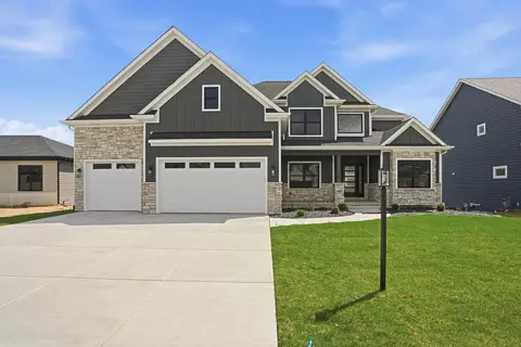 9467 Tall Grass Trl, Saint John, IN 46373
