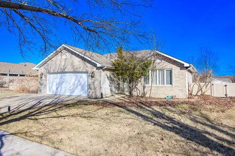 1281 Medlee Dr, Hobart, IN 46342