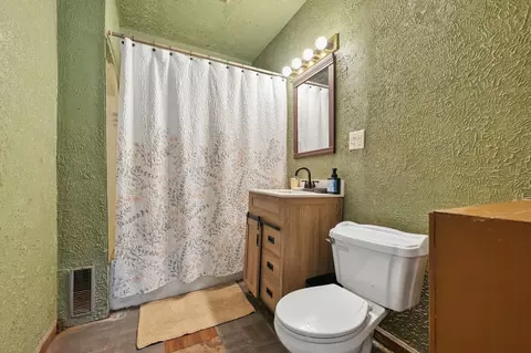 Bath - 568 Johnson St, Gary, IN 46402 photo 1 of 1