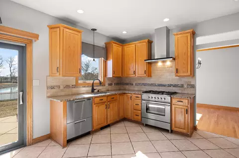 Kitchen - 116 Salisbury Dr, Munster, IN 46321 photo 2 of 5