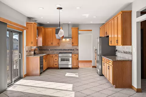 Kitchen - 116 Salisbury Dr, Munster, IN 46321 photo 1 of 5