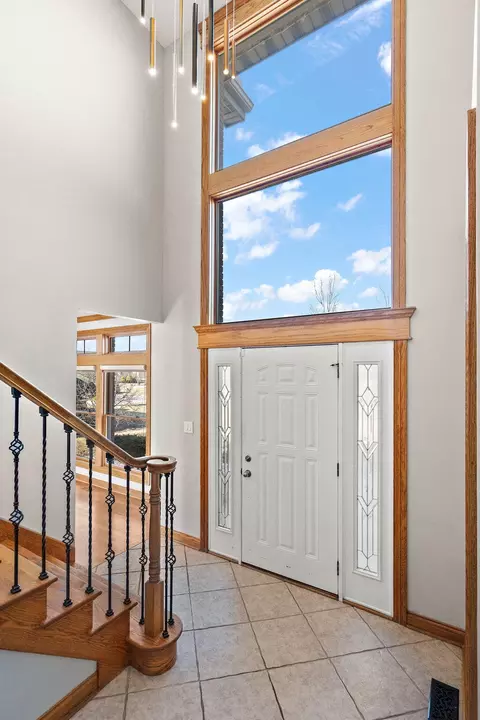Entry Way - 116 Salisbury Dr, Munster, IN 46321 photo 1 of 4