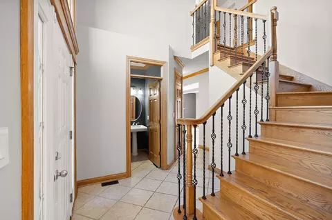 Entry Way - 116 Salisbury Dr, Munster, IN 46321 photo 2 of 4