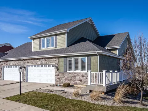 612 Village Pt, Chesterton, IN 46304