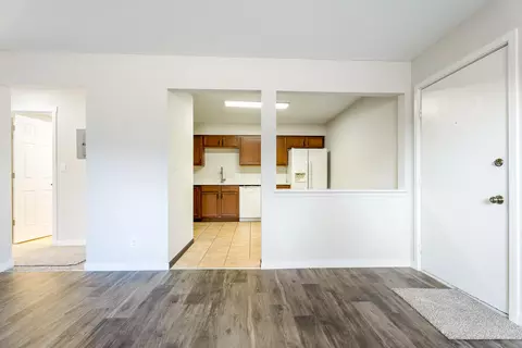 Living - 5536 Cedar Point Dr #A16, Crown Point, IN 46307 photo 3 of 4