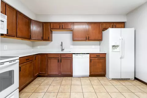 Kitchen - 5536 Cedar Point Dr #A16, Crown Point, IN 46307 photo 1 of 1