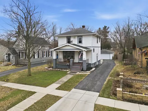 123 Elmwood Pl, Crown Point, IN 46307