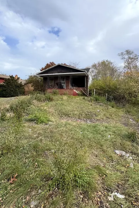 2025 Roosevelt Pl, Gary, IN 46404 photo 2