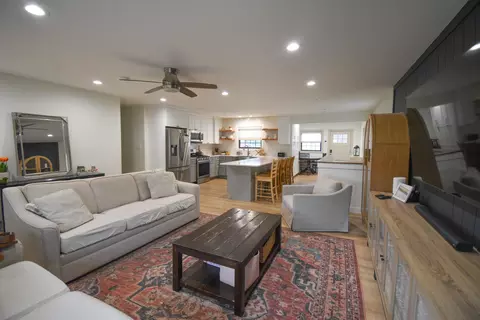 Living - 8634 Monfort Dr, Saint John, IN 46373 photo 2 of 6