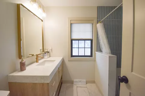 Bath - 8634 Monfort Dr, Saint John, IN 46373 photo 1 of 5