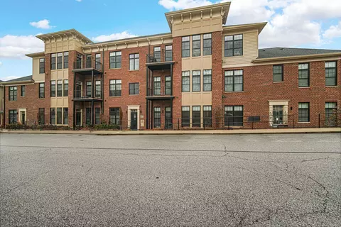 207 Academy St #104, Valparaiso, IN 46383