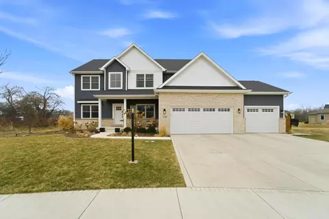 11200 Oak Ridge Ct, Crown Point, IN 46307