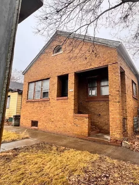 Exterior - 1686 W 10th Pl, Gary, IN 46404 photo 2 of 3