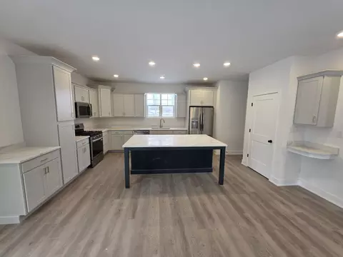 Kitchen - 1180 Putman Pl, Chesterton, IN 46304 photo 2 of 2