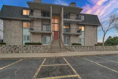 245 W Joliet St #205, Schererville, IN 46375