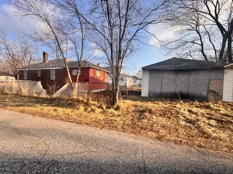 302 Lincoln St, Gary, IN 46402 photo 2