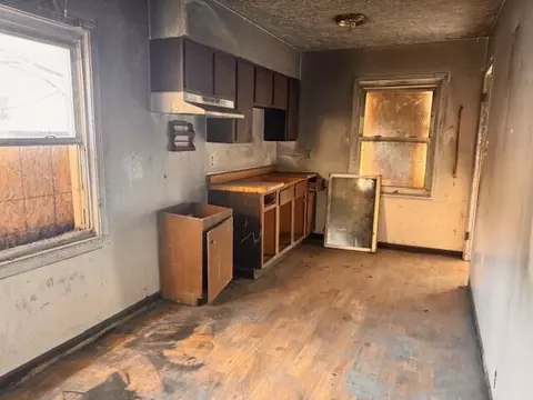 302 Lincoln St, Gary, IN 46402 photo 3