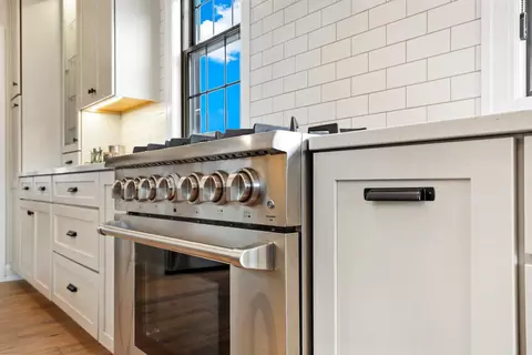 Kitchen - 9543 Corydalis Ave, Saint John, IN 46373 photo 7 of 10