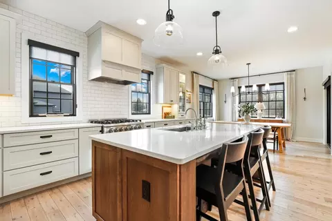 Kitchen - 9543 Corydalis Ave, Saint John, IN 46373 photo 4 of 10