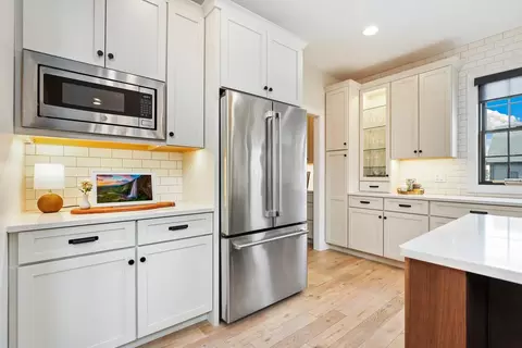 Kitchen - 9543 Corydalis Ave, Saint John, IN 46373 photo 5 of 10