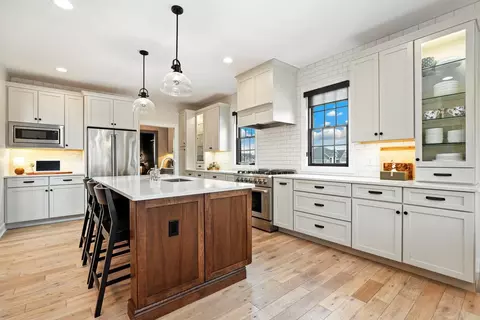 Kitchen - 9543 Corydalis Ave, Saint John, IN 46373 photo 2 of 10