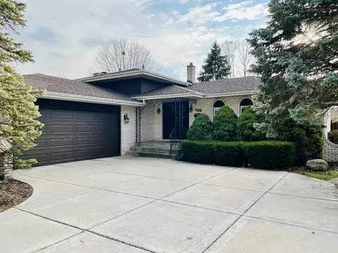 1040 Azalea Dr, Munster, IN 46321