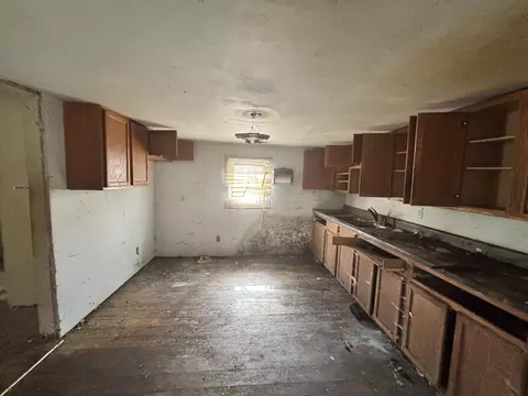 Kitchen - 52 E 36th Ave, Hobart, IN 46342 photo 2 of 2