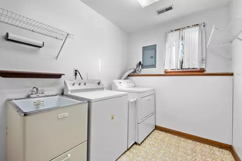 639 N Rueth Dr, Griffith, IN 46319 photo 14