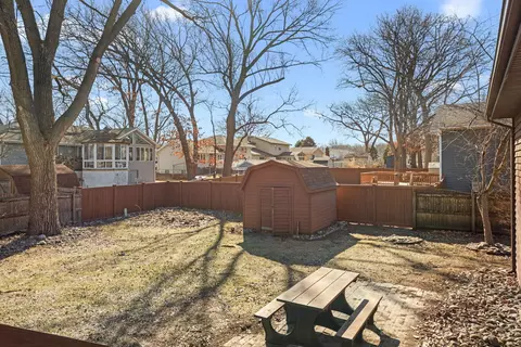 639 N Rueth Dr, Griffith, IN 46319 photo 4