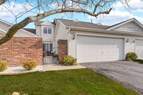 9993 Hunters Run, Saint John, IN 46373