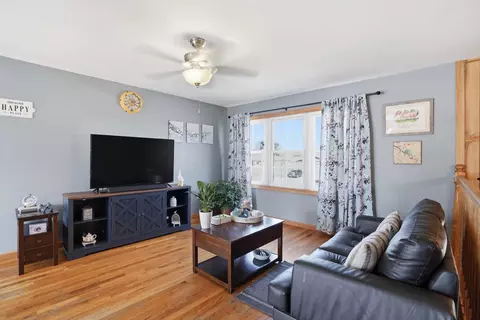 Living - 342 N Wright St, Griffith, IN 46319 photo 1 of 2