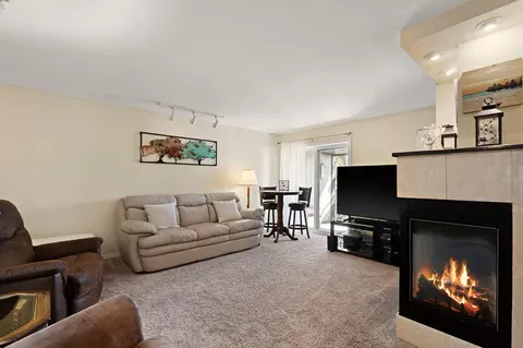 Living - 5015 Spinnaker Ln #C, Crown Point, IN 46307 photo 2 of 3