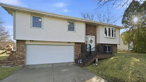 3771 Kingsway Dr, Crown Point, IN 46307