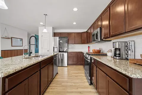 Kitchen - 15549 W 101st Pl, Dyer, IN 46311 photo 2 of 2
