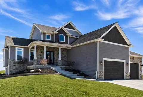 3104 Westwind Dr, Valparaiso, IN 46385