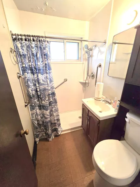 Bath - 709 Porter St, Gary, IN 46406 photo 1 of 2