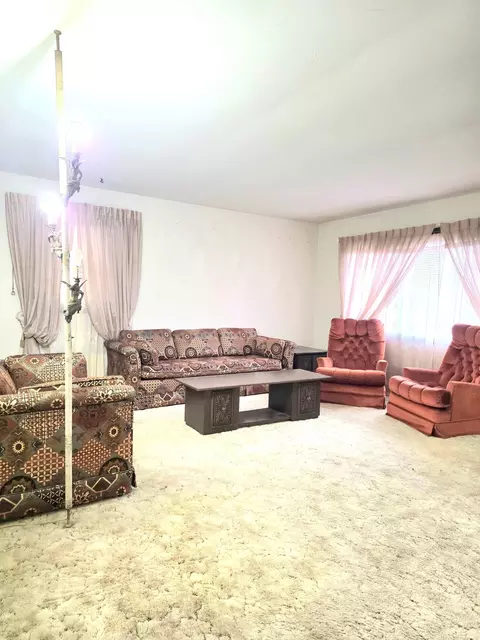 Living - 709 Porter St, Gary, IN 46406 photo 1 of 2
