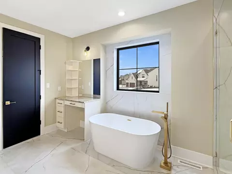Bath - 10102 Lakeview Dr, Saint John, IN 46373 photo 2 of 5