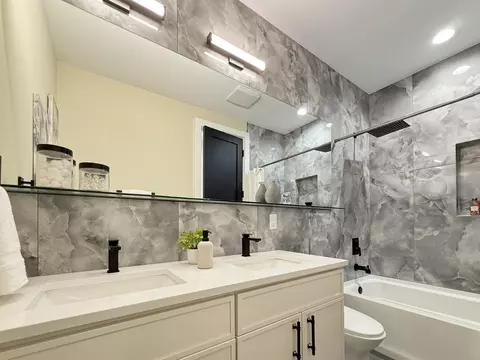 Bath - 10102 Lakeview Dr, Saint John, IN 46373 photo 3 of 5