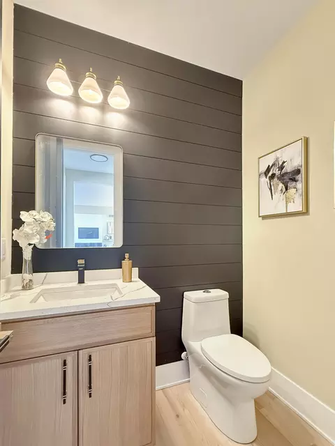 Bath - 10102 Lakeview Dr, Saint John, IN 46373 photo 4 of 5