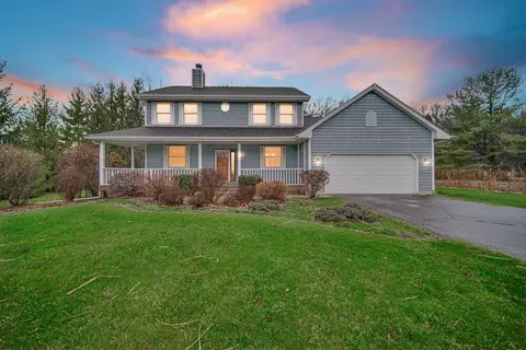 692 Harvest Rd, Valparaiso, IN 46383