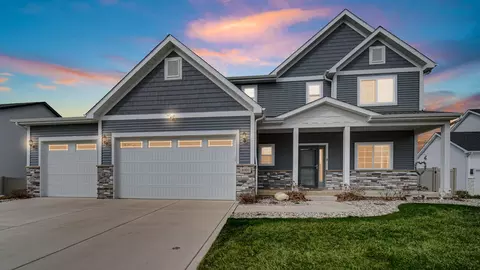 4901 Hyde Park Dr, Valparaiso, IN 46383