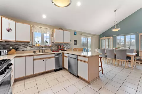 Kitchen - 8567 Judith Ln, Saint John, IN 46373 photo 2 of 4