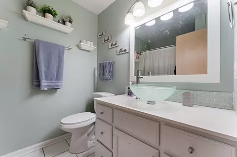 Bath - 8567 Judith Ln, Saint John, IN 46373 photo 1 of 3
